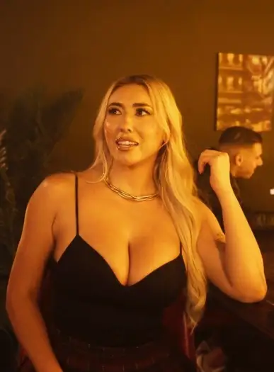 18 wingwoman secures a threesome 2026